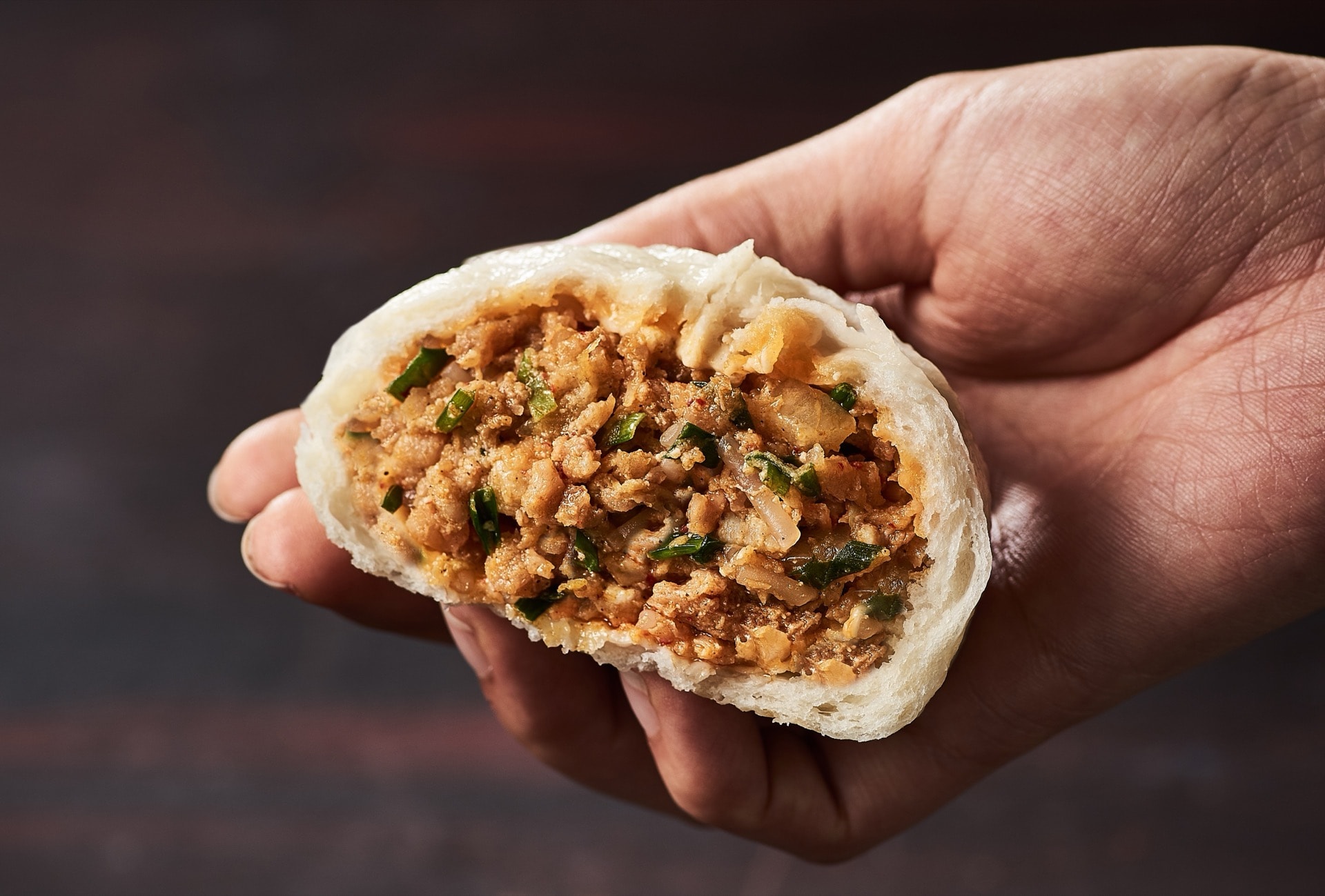 갓 빚은 손만두